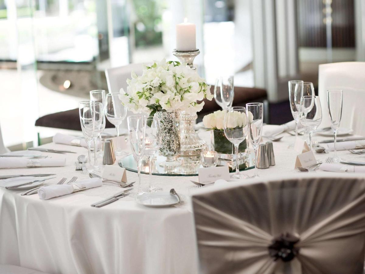 悉尼铂尔曼海德公园酒店 外观 照片 A table set for a formal dinner