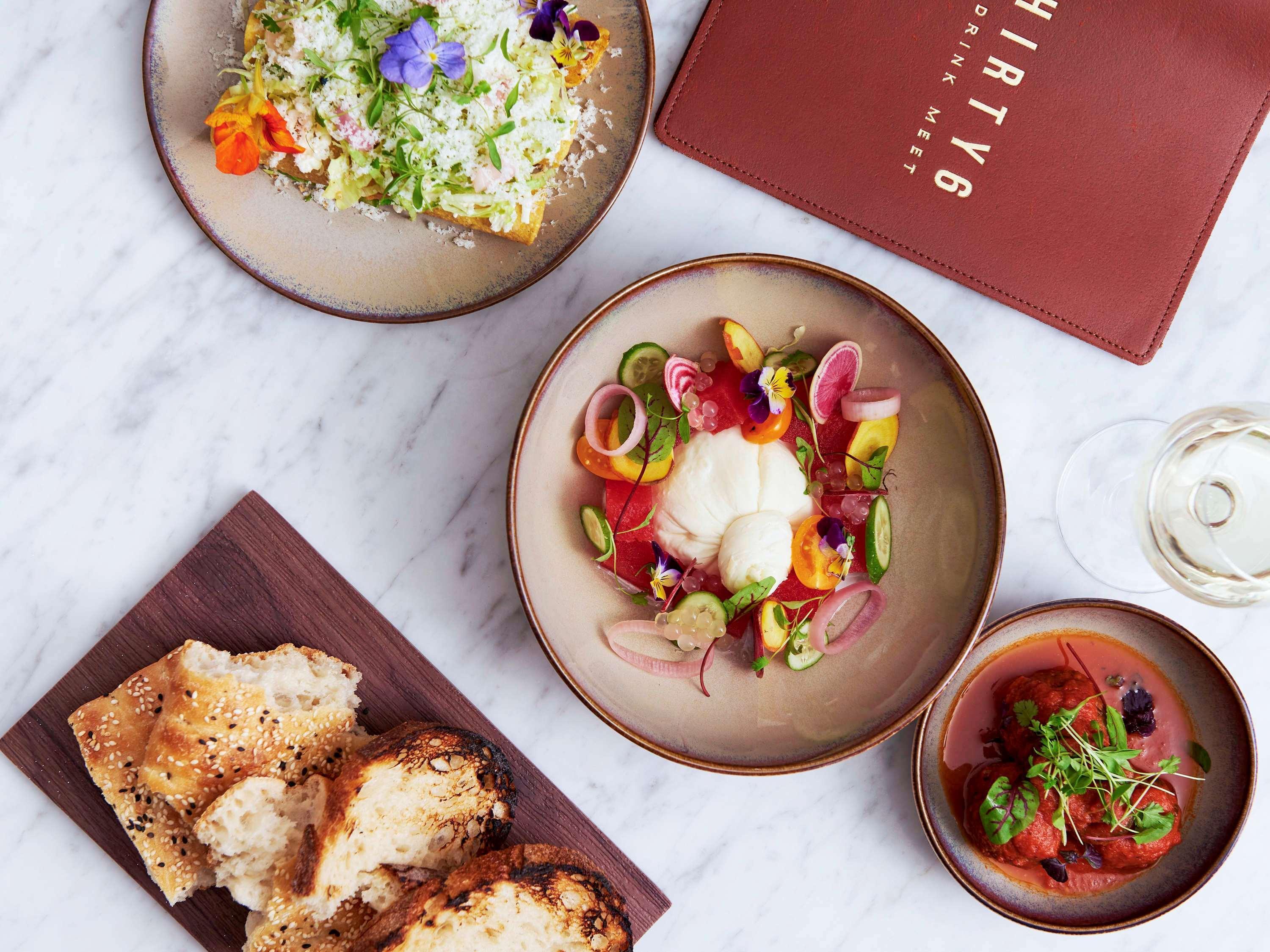 悉尼铂尔曼海德公园酒店 外观 照片 Dishes at Dirty Martini