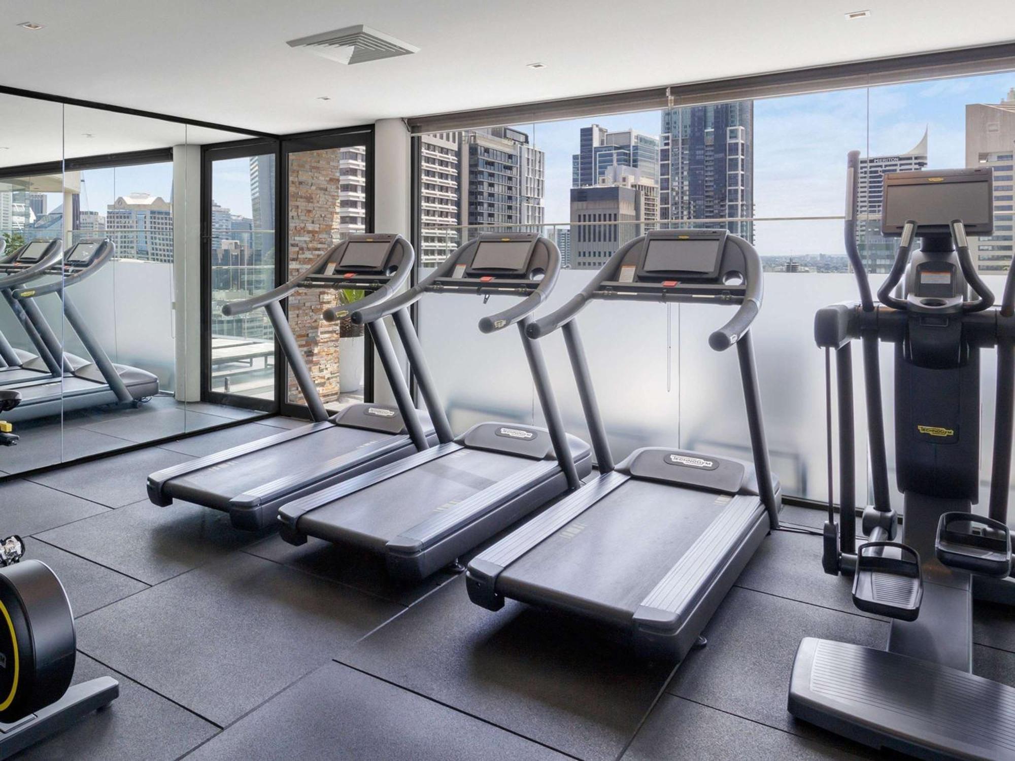 悉尼铂尔曼海德公园酒店 外观 照片 The gym at the hotel